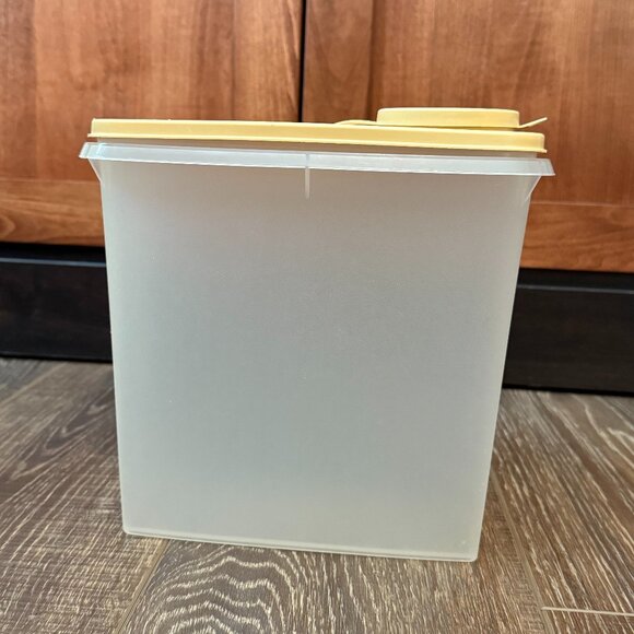 Tupperware Cereal Keeper - Picture 2 of 14